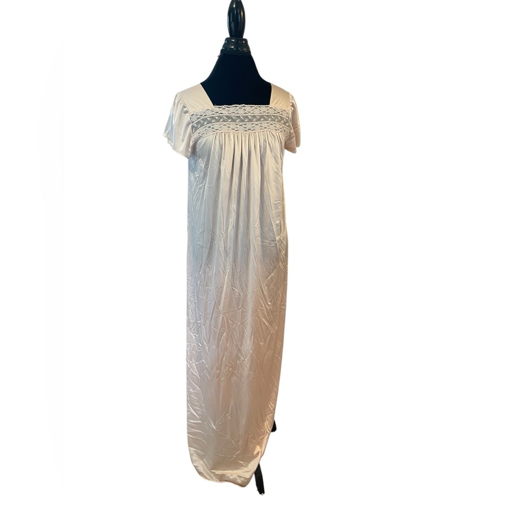 Vintage 2 piece Vanity Fair Cream Lace Trim Lingerie Nightgown and Robe - Picture 12 of 12